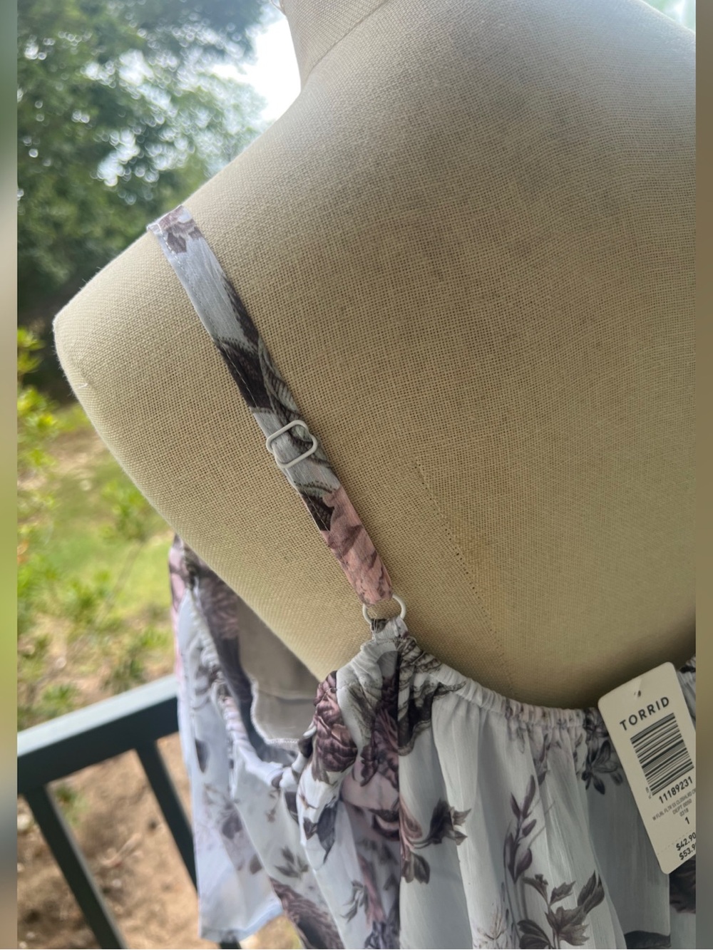 Women's Size 1 (14/16) Torrid Floral Cold Shoulder Blouse - Picture 8 of 10